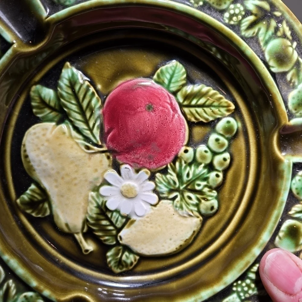VINTAGE NEVLO POTTERY FRUIT & LEAVES PATTERN ASHTRAY JAPAN 7